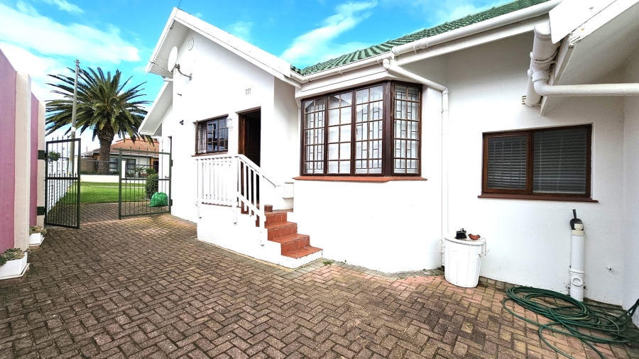 4 Bedroom Property for Sale in Bayview Western Cape